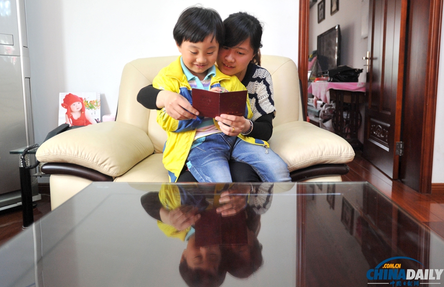 南京颁出首张“单独二孩”生育证