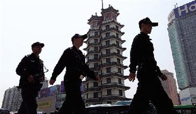 郑州两千警察持枪巡逻 设448个反暴恐巡查点(图)