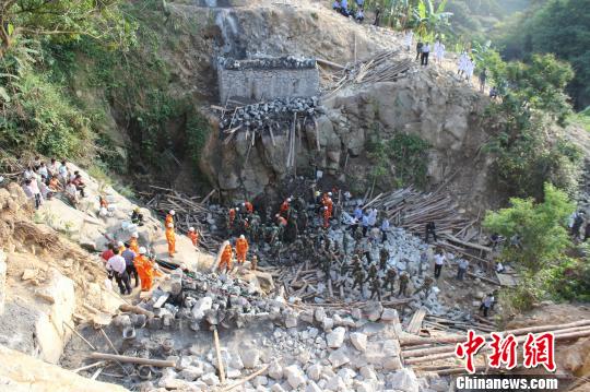 广东高州在建石拱桥崩塌事故死亡人数上升至11人