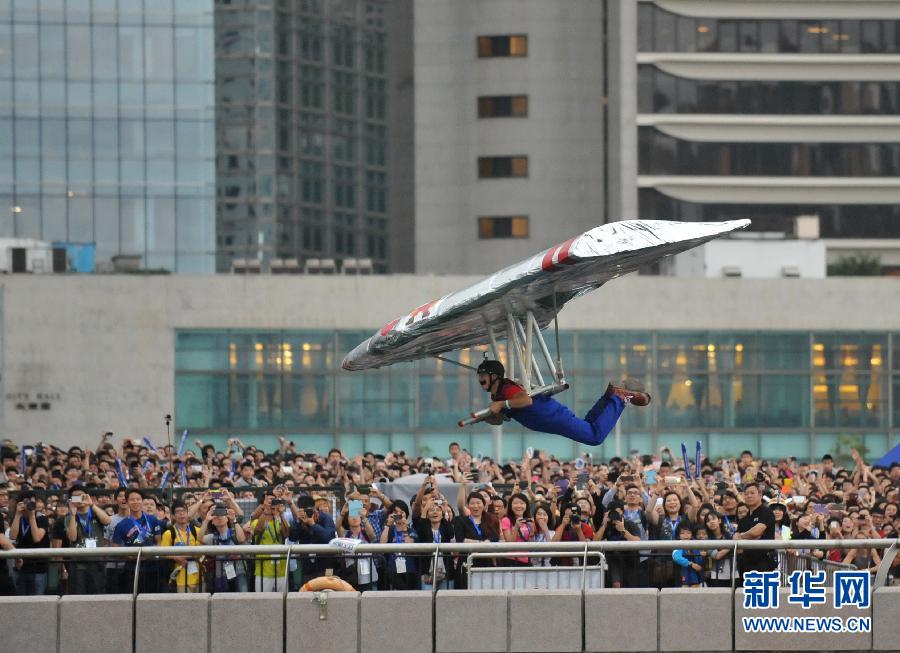香港举办人力飞行大赛 体验飞行的欢乐与激情[组图]