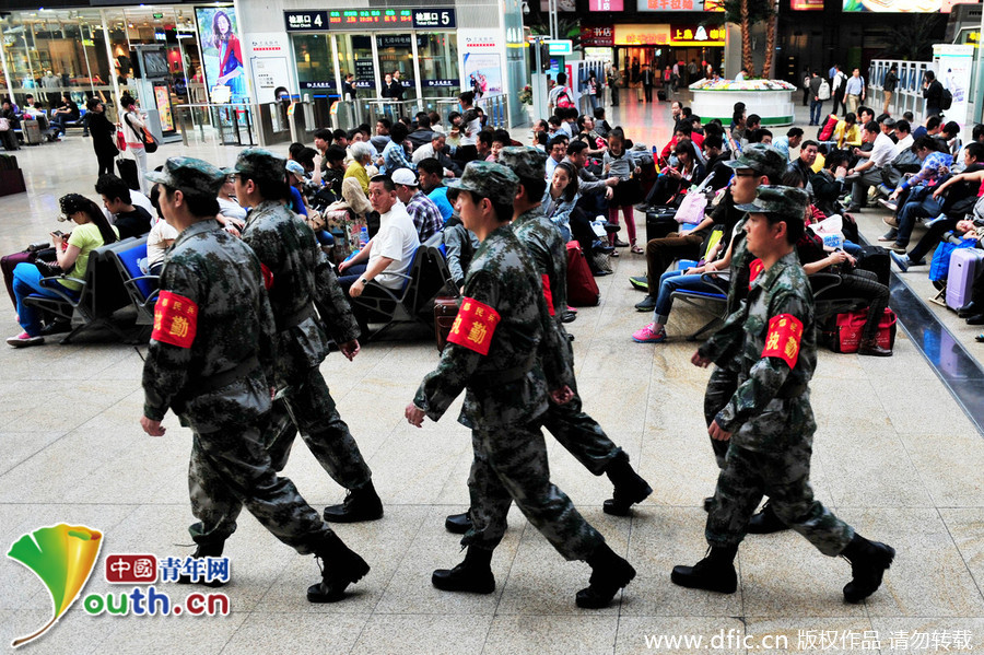 民兵在北京南站巡逻值勤