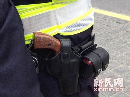 上海警方首支冲锋队：4G头盔可传输实时画面(图)