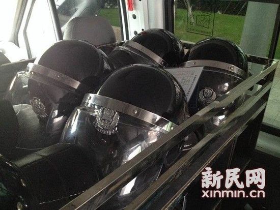 上海警方首支冲锋队：4G头盔可传输实时画面(图)