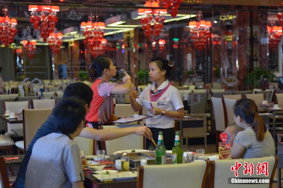 探访海南首家“无声餐厅”
