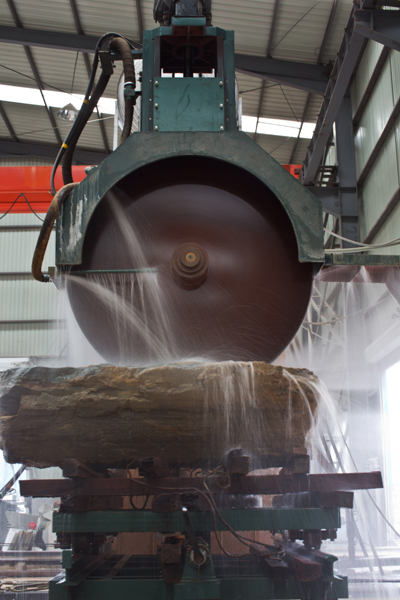 东川产业打破一铜独大 上亿吨花岗岩促转型