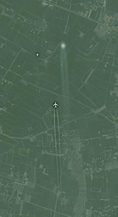 谷歌卫星照疑似出现中国战机追逐UFO画面