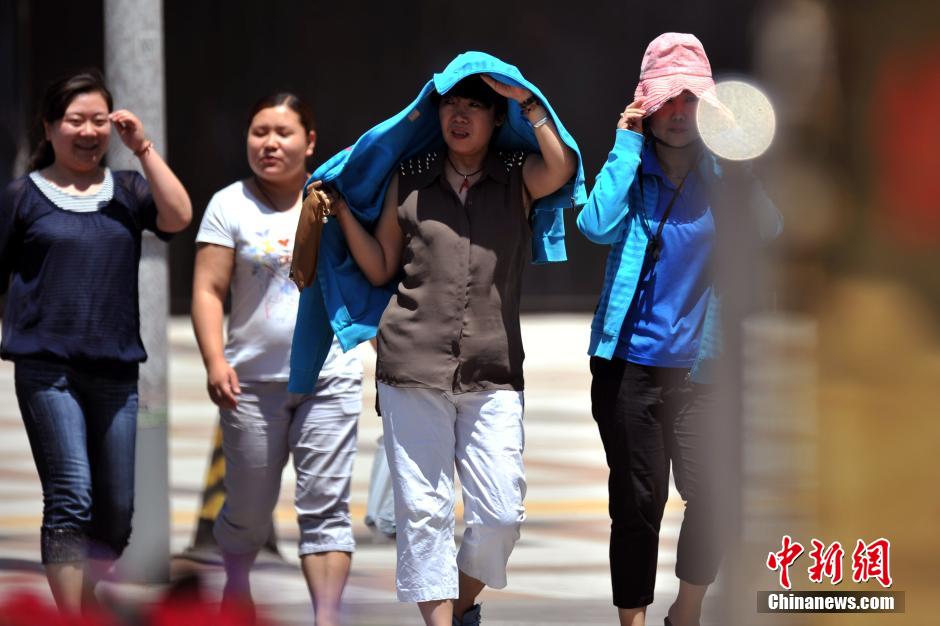 北京发布高温红色预警 最高将达42℃
