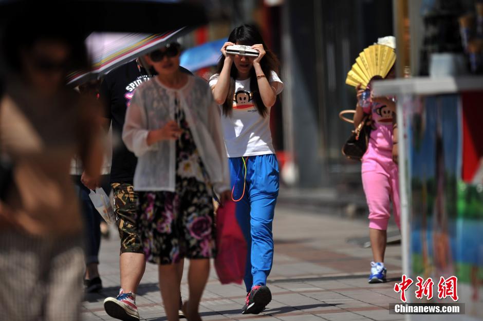 北京发布高温红色预警 最高将达42℃