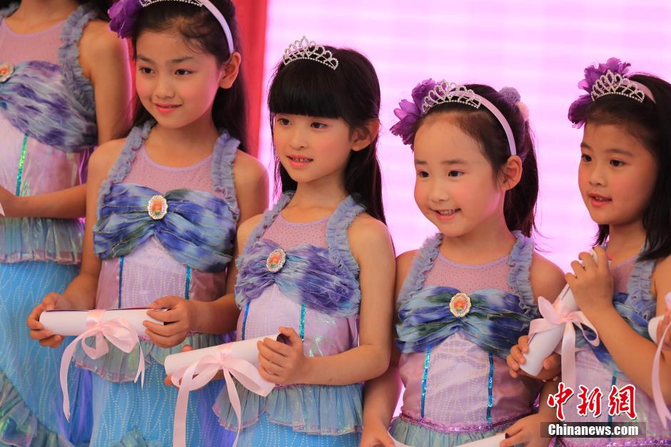 42位中国女孩获迪士尼小公主加冕