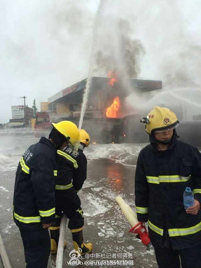 浙江一加油站油库起火1人受伤 由静电爆炸引发