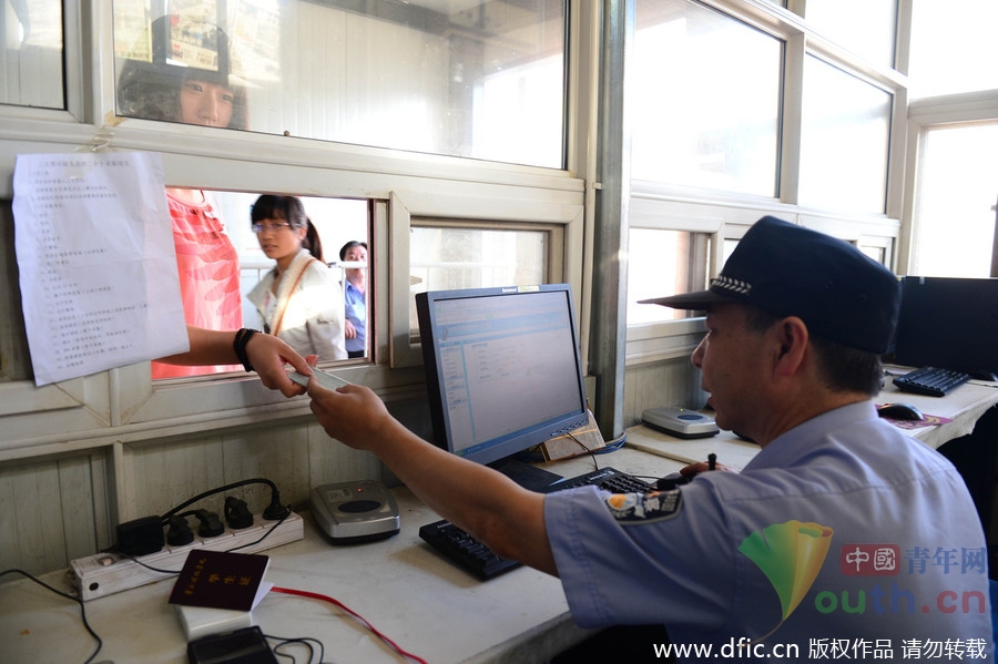 北京长途车站执行对来京人员核录身份