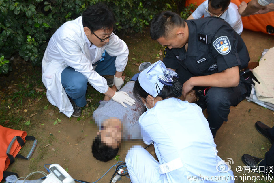 南京一男子砍死同事后跳6楼