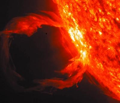 中国科学家首证775年最强太阳爆发（图）