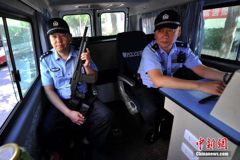 中国现役警用配枪图片