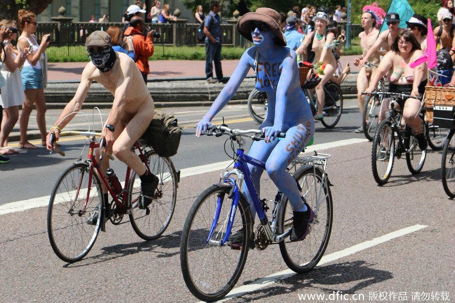 世界多国齐举办裸骑活动 宣传环保身体力行
