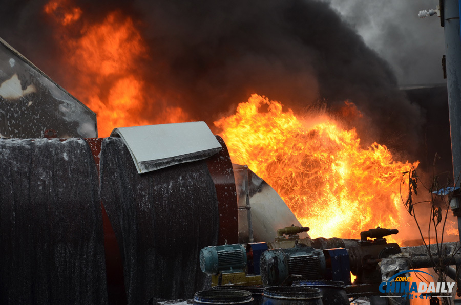 四川泸州某沥青厂重油罐起火爆炸 致1死3伤