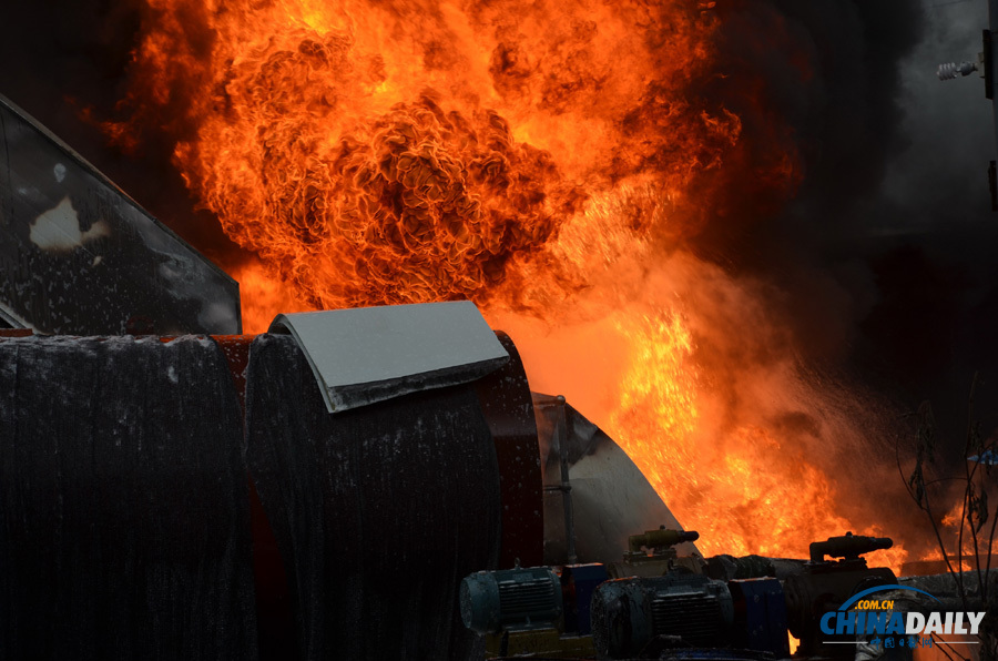 四川泸州某沥青厂重油罐起火爆炸 致1死3伤