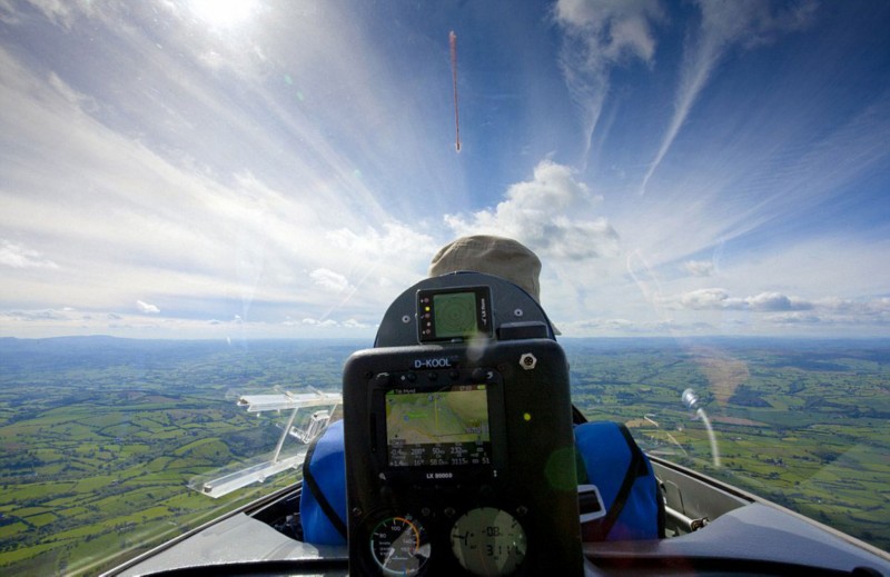 英国滑翔爱好者俯拍世界各地惊人美景