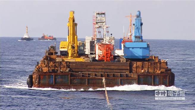 台当局将在南沙兴建码头 重型机具已运抵太平岛