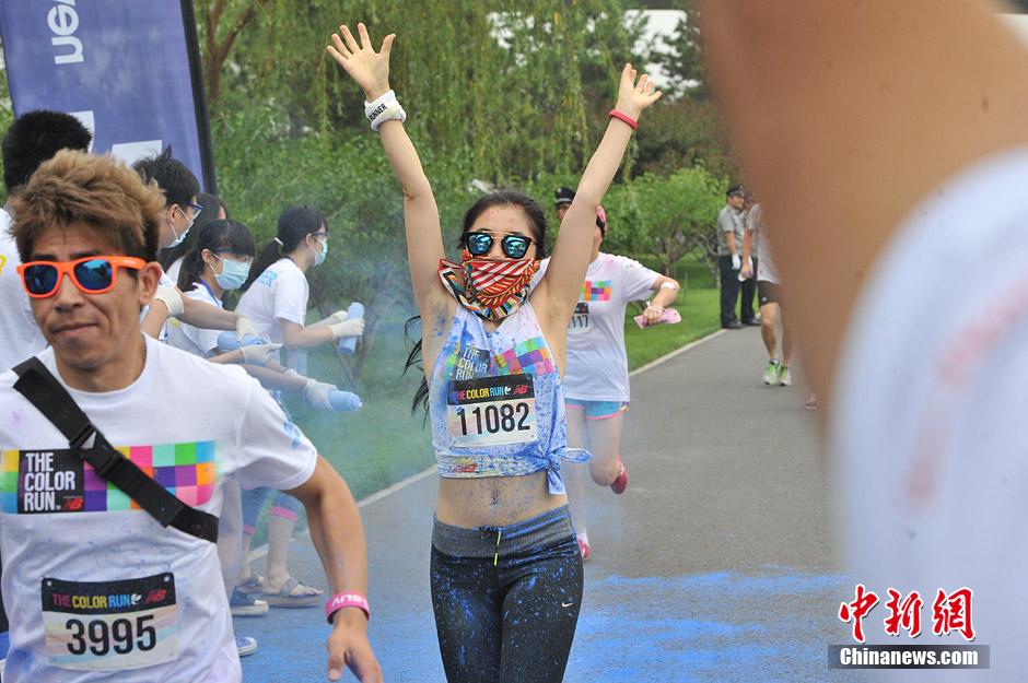 第二届“彩色跑”活动在北京园博园举行