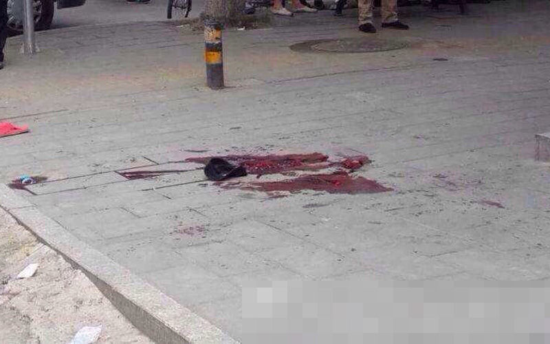 北京：男子当街持刀扎向一对夫妇致1死1伤