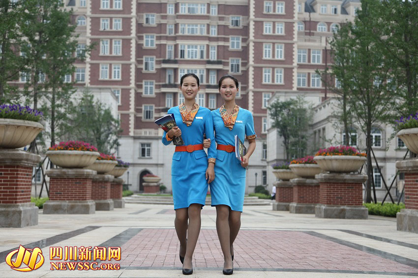 西航发布“中国最美校服” 准空姐空少当模特胜似拍大片