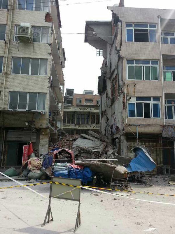 温州居民楼突然倒塌 半月前已鉴定为危房
