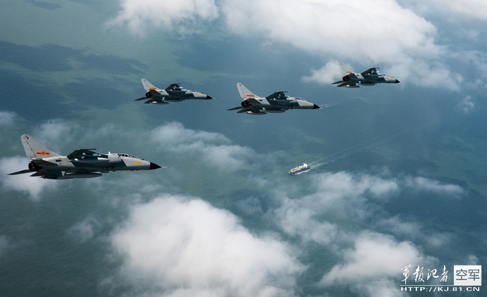 “长空利刃”：摄影师镜头中的中国战机