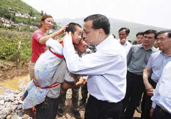 李克强在云南地震灾区考察，三次称赞鲁甸县领导“敢说真话”