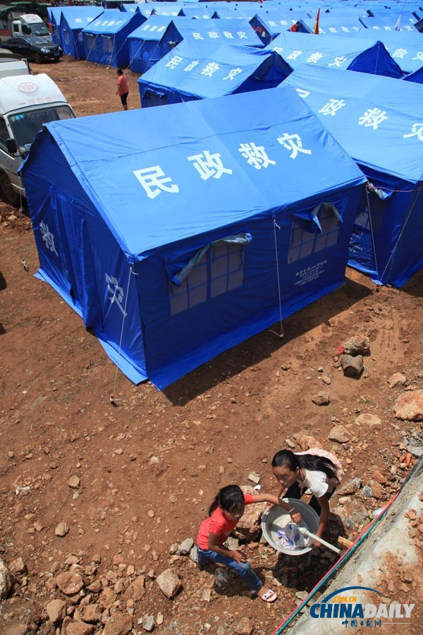 鲁甸地震震中第六天 灾民生活基本得到保障
