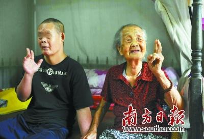 101岁母亲照顾智障儿子50年：我不会放弃他(图)