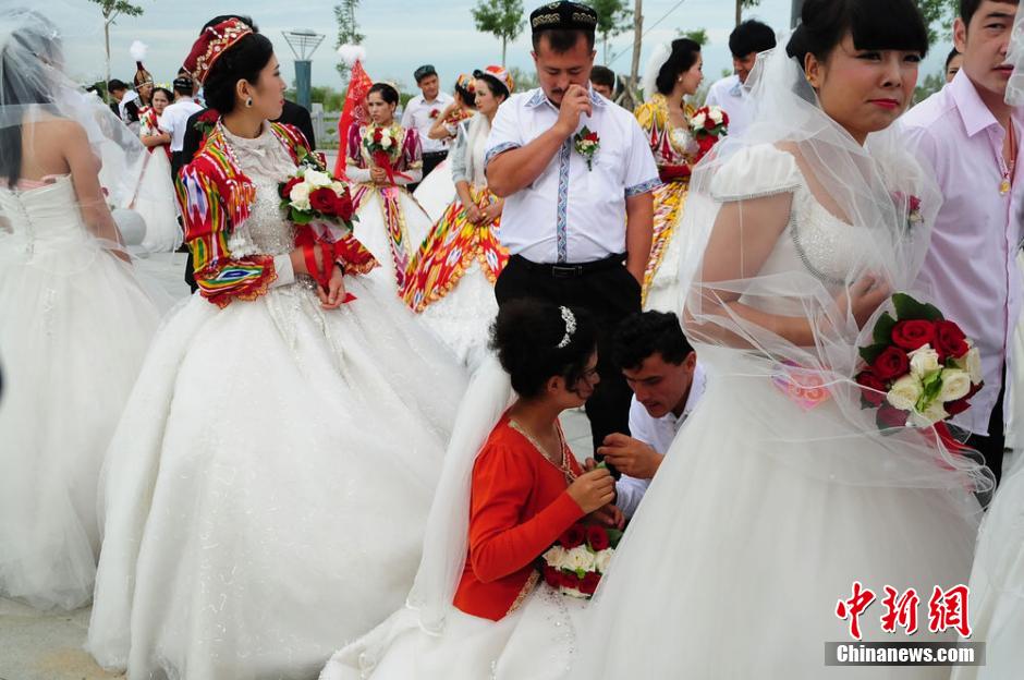新疆伊犁州60周年庆 60对新人集体婚礼