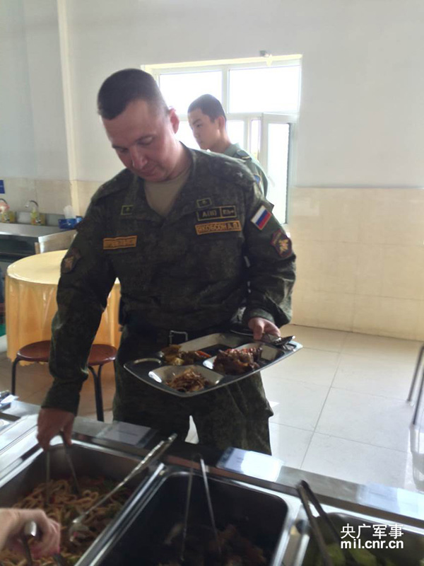 “和平使命-2014”军演外方官兵都吃些什么？