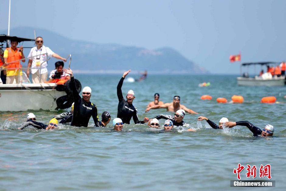 两岸14“泳士”成功横渡台湾海峡