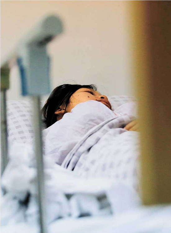 深圳18岁女孩从6楼抛下刚出生婴儿
