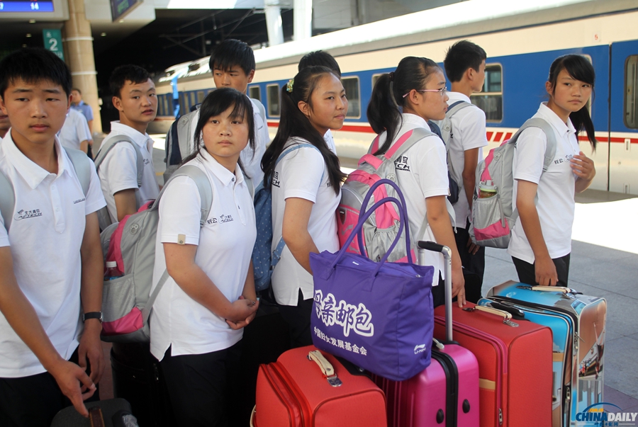 云南鲁甸地震灾区36名学生来京读高中