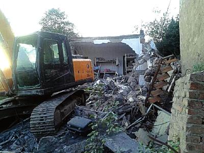 兰州出租住房突然被拆 52名农民工家当被埋(图)