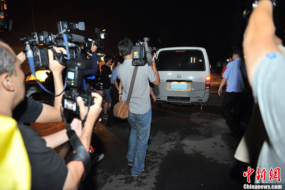 柯震东羁押14日后获释 父母提前抵达拘留所