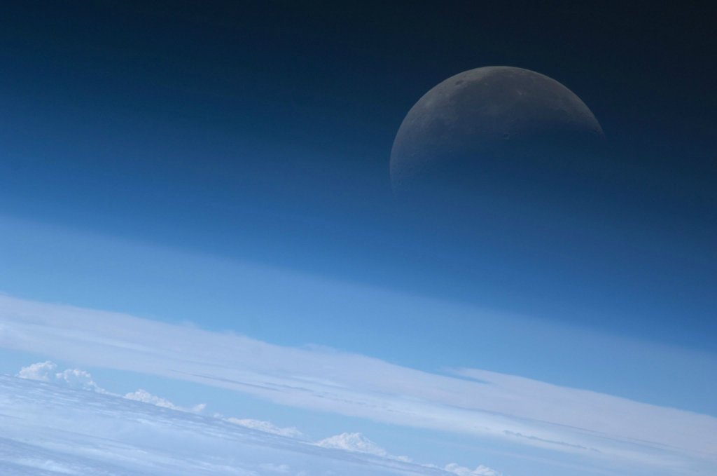 美国航天局发月球照片庆中国中秋