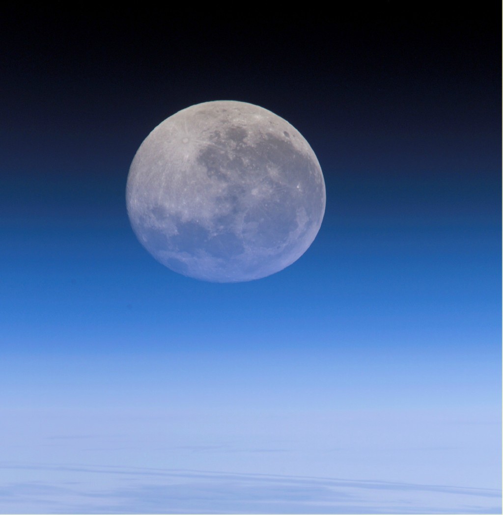 美国航天局发月球照片庆中国中秋