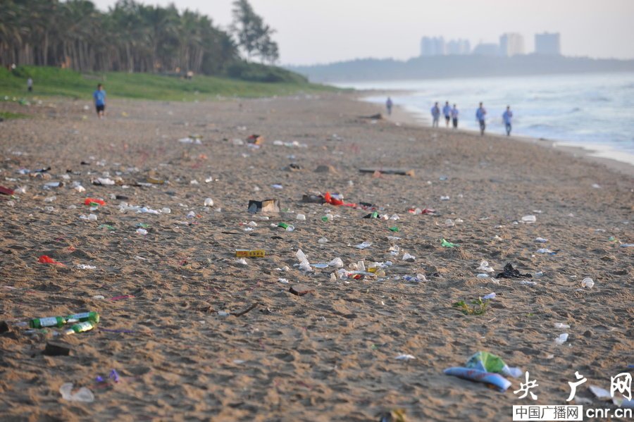 中秋赏月过后博鳌海滨沙滩遍地垃圾