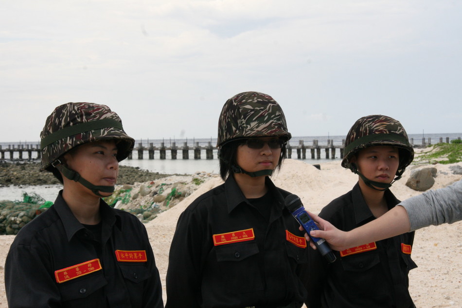 南海太平岛台湾基地曝光 有海巡署女警员驻守