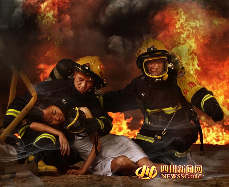 四川德阳消防推出《浴火重生》组照 酷似香港大片