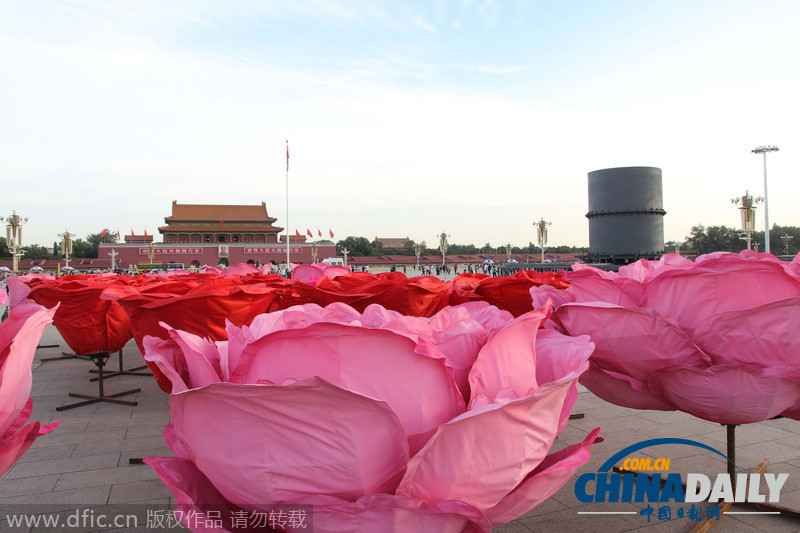 北京：首批花材运抵天安门广场 “祝福祖国”主花坛开始换装