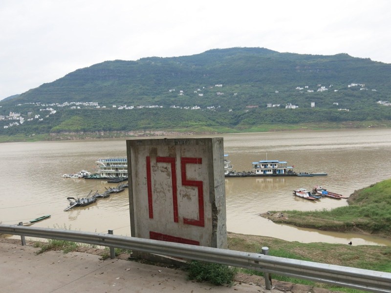 三峡将迎今年最大洪峰 水库泄水船闸停航