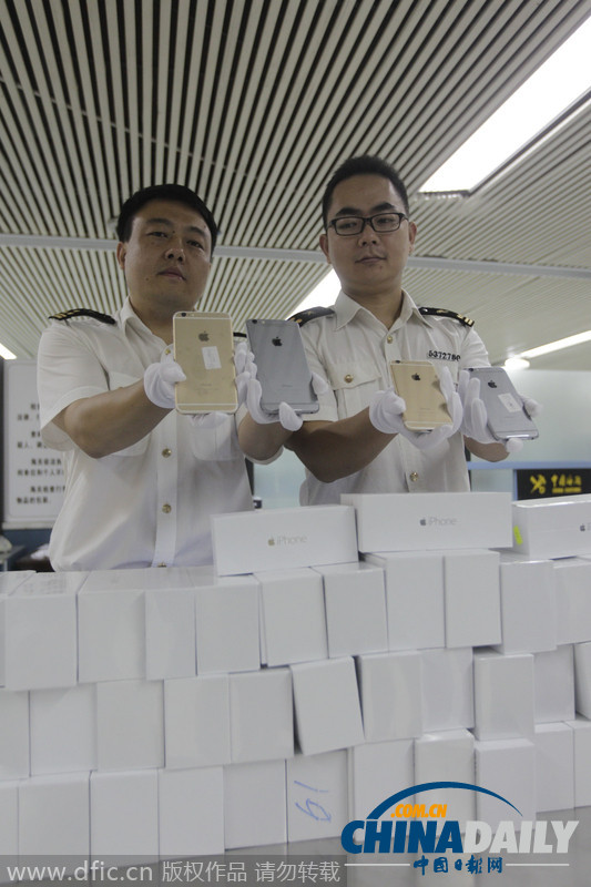 深圳海关5天查获iPhone 6近2000台 一水客身穿3内裤藏8台