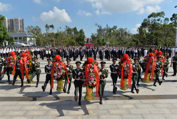 中国迎来首个“烈士纪念日” 海南各界向革命烈士敬献花篮