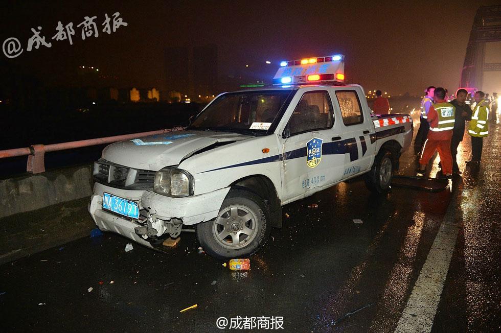 记者采访成都一车祸遭遇二次车祸