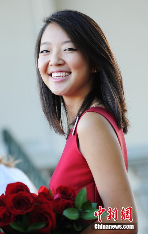 美国2015玫瑰公主出炉 17岁华裔女孩邵霞入选