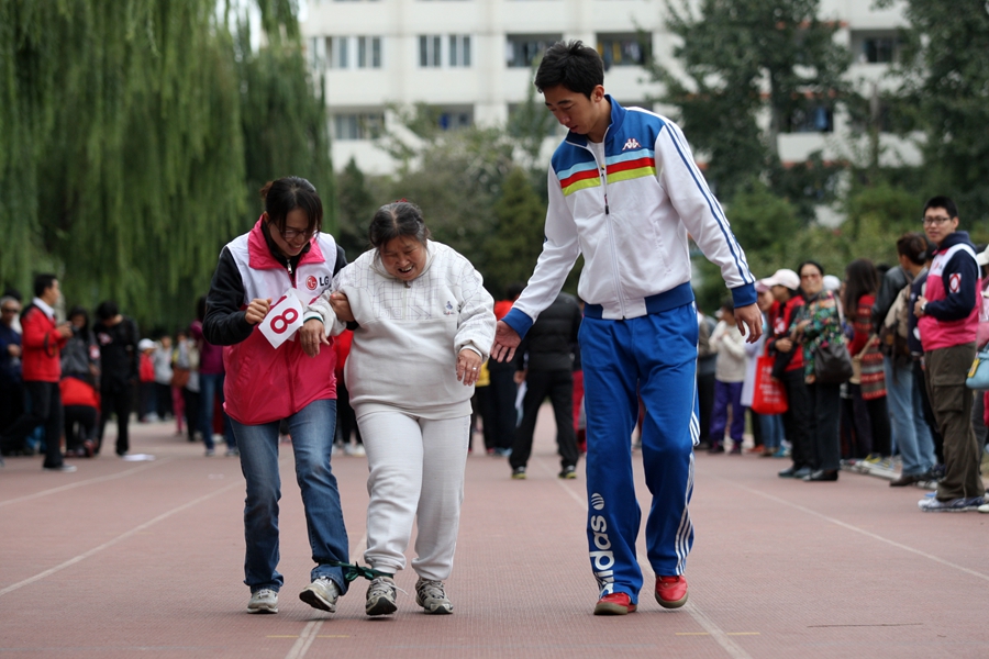 红丹丹第六届盲人趣味运动会在北京体育大学举行